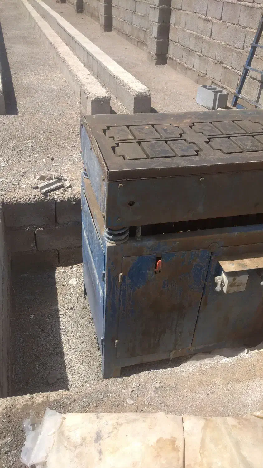 فروش دستگاه بلوک زن سقفی|ماشین‌آلات صنعتی|ایرانشهر, |دیوار