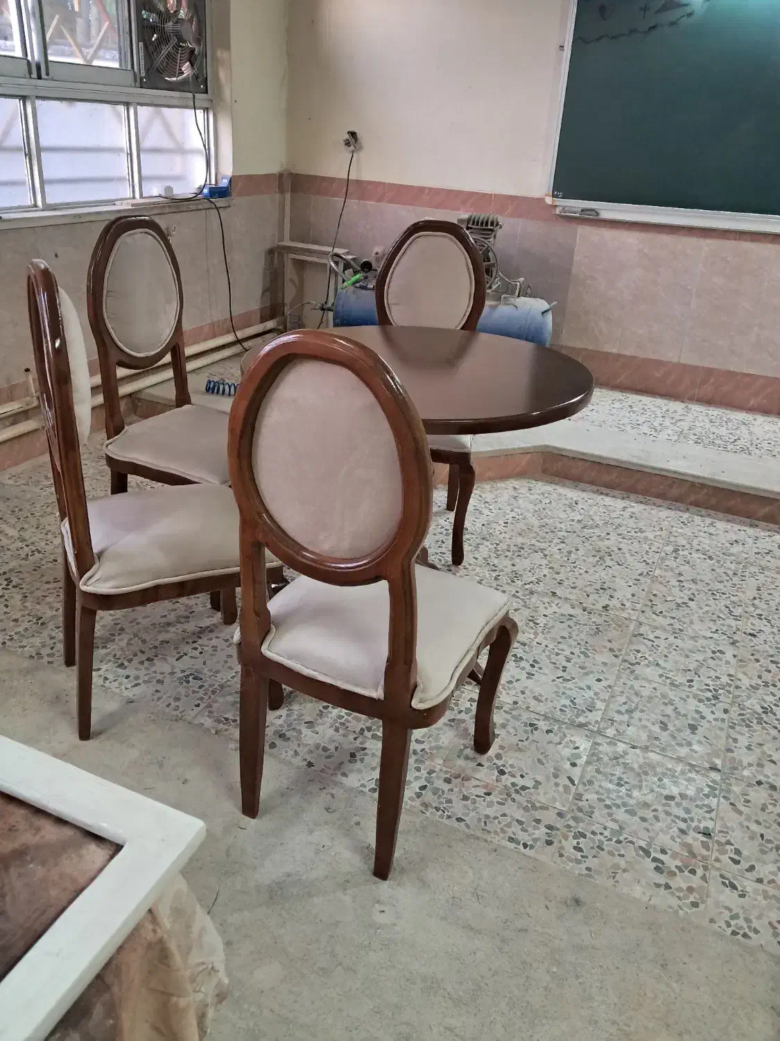 میز ناهار خوری ۴نفره سالم و نو|میز و صندلی غذاخوری|طاهرگوراب, |دیوار