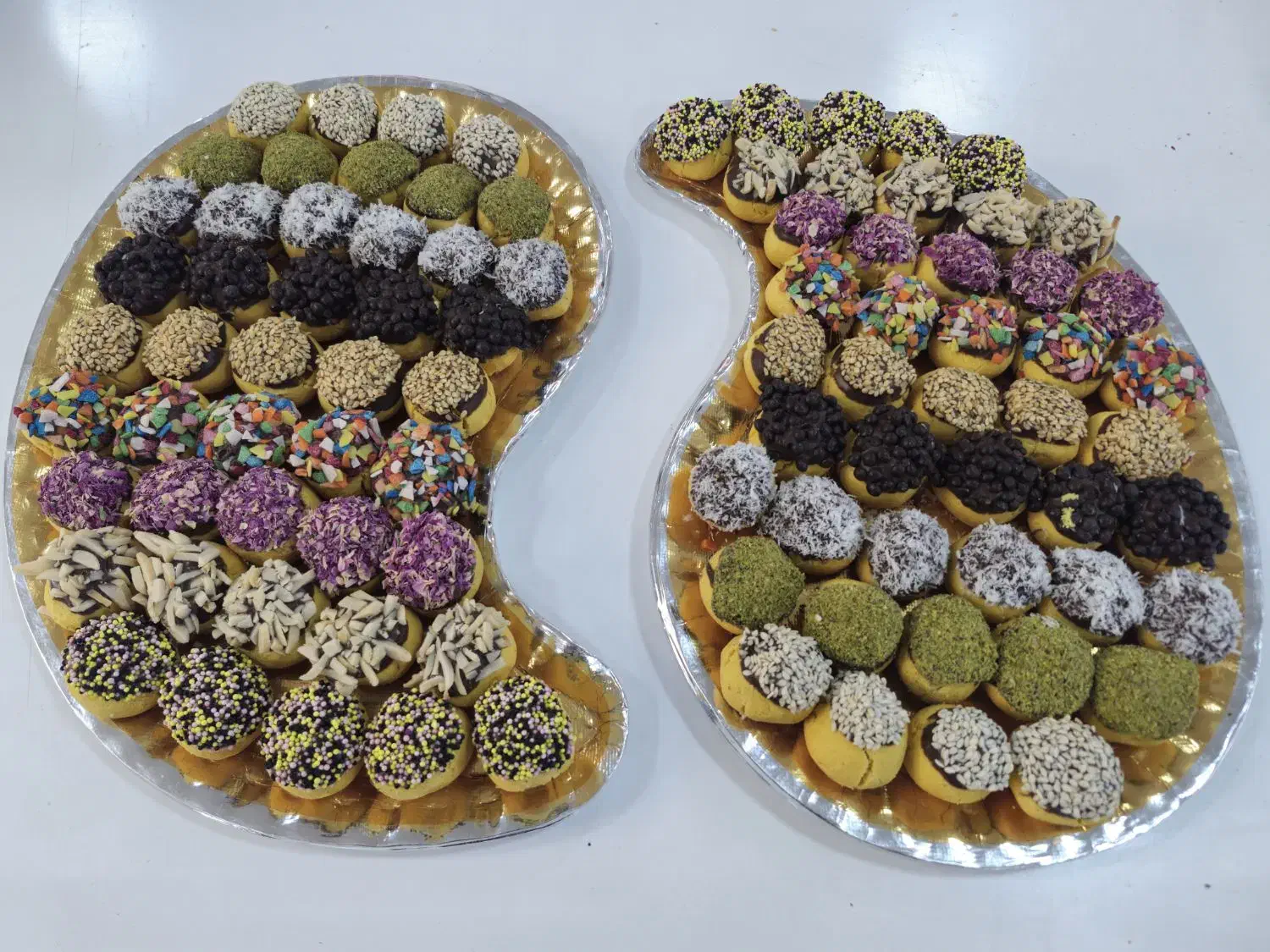 *( نیروی خانم جهت کار در کارگاه قنادی )*|استخدام خدمات فروشگاه و رستوران|بروجن, |دیوار