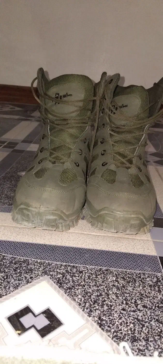 پوتین رافائل ایرانی|کیف، کفش، کمربند|شاهینشهر, اقبال لاهوری|دیوار