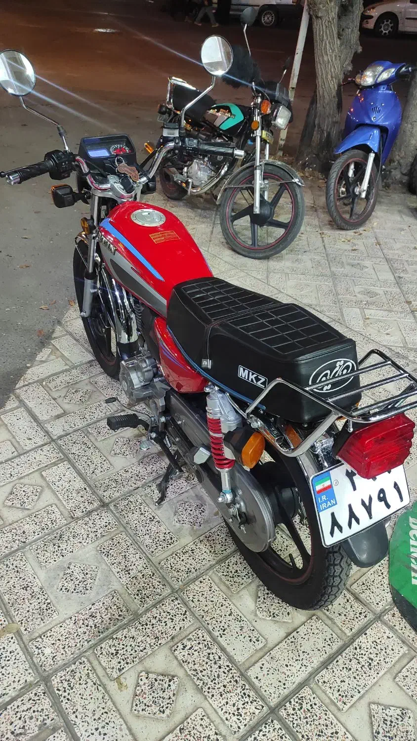 موتور سیکلت|موتورسیکلت|میانه, |دیوار