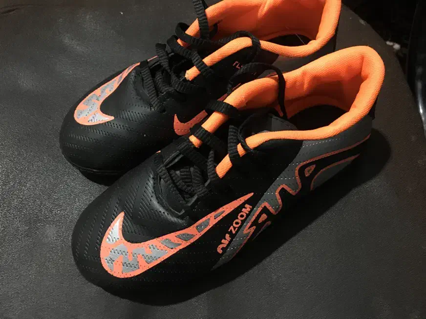 کفش چمن فوتبال کاملا نو|تجهیزات ورزشی|قائن, |دیوار