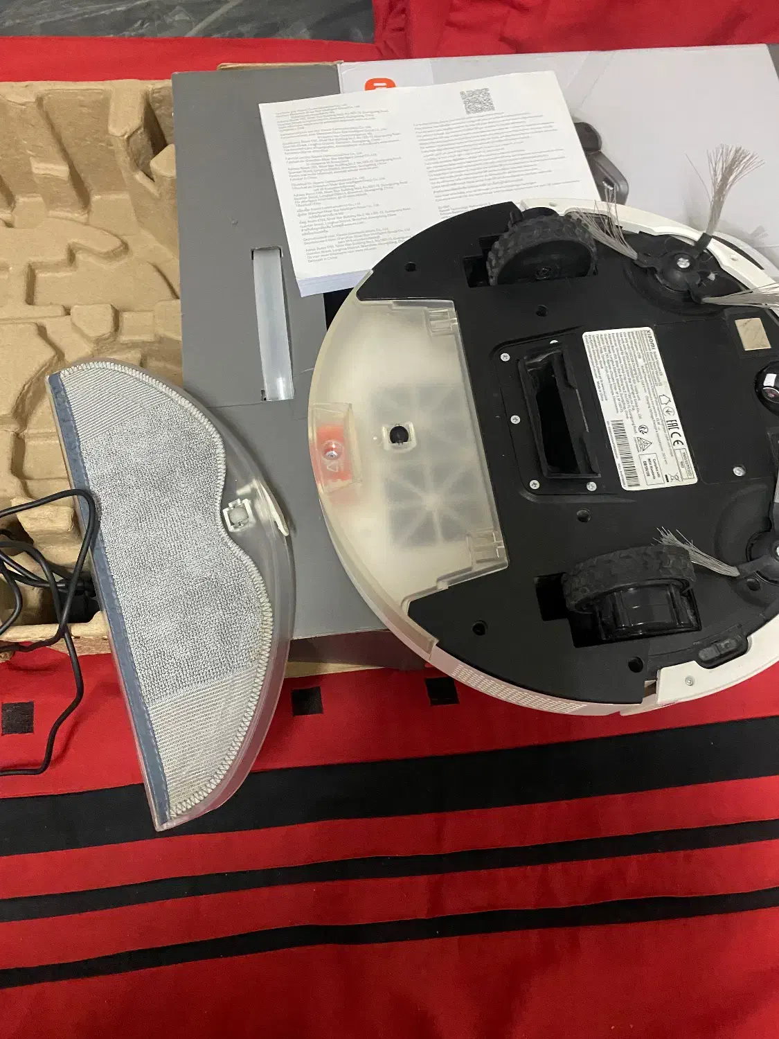 فروش فوری جارو رباتیک نو ( ۲-۳ بارفقط روشن شده)|جاروبرقی، جارو شارژی، بخارشو|شهرکرد, |دیوار