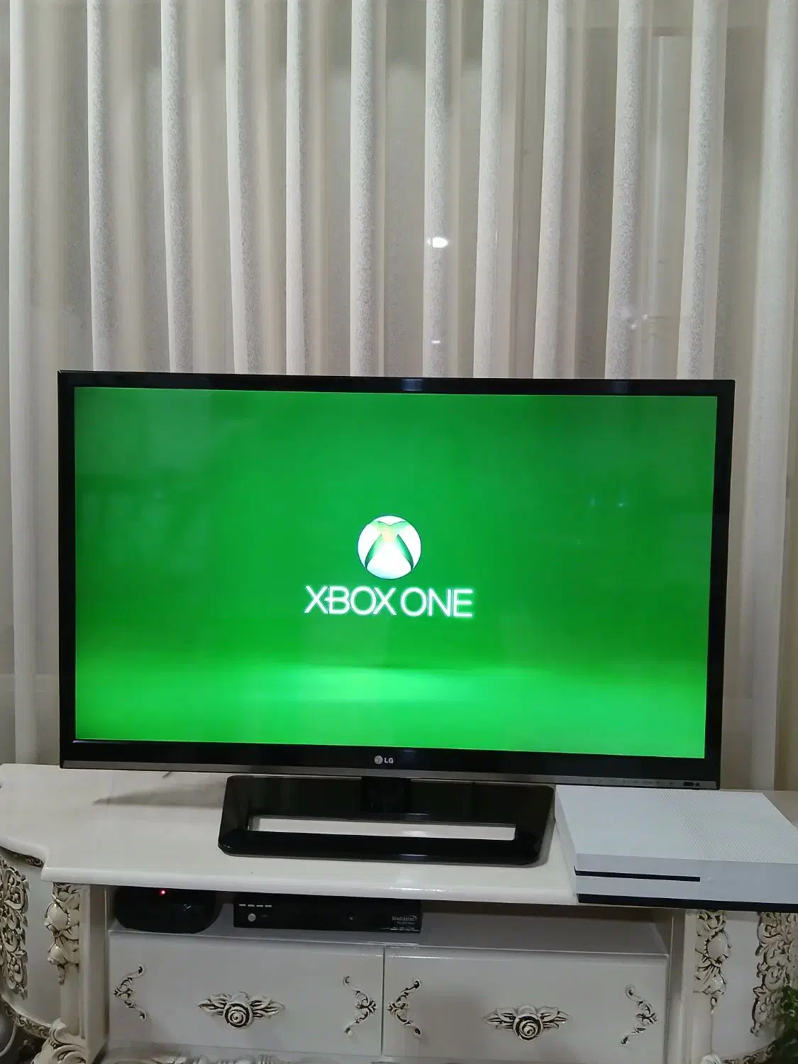 ایکس باکس وان اس در حد نو خیلی کم ازش استفاده کردم|کنسول، بازی ویدئویی و آنلاین|اصفهان, قائمیه|دیوار