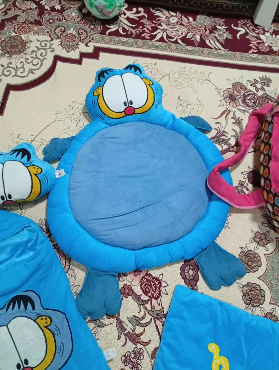 دوسرویس خواب یکی طرح قورباغه یکی فیلی|رختخواب، بالش، پتو|سیرجان, |دیوار