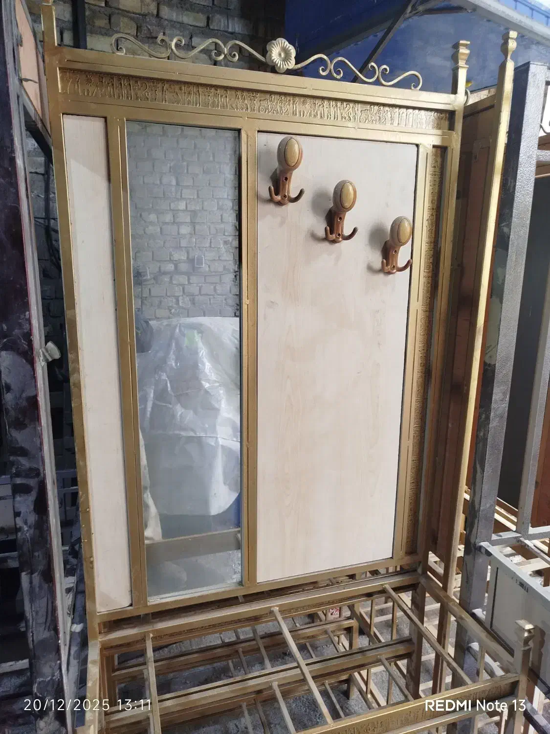 جاکفشی هخامنشی|جاکفشی، کمد، دراور|یزد, |دیوار