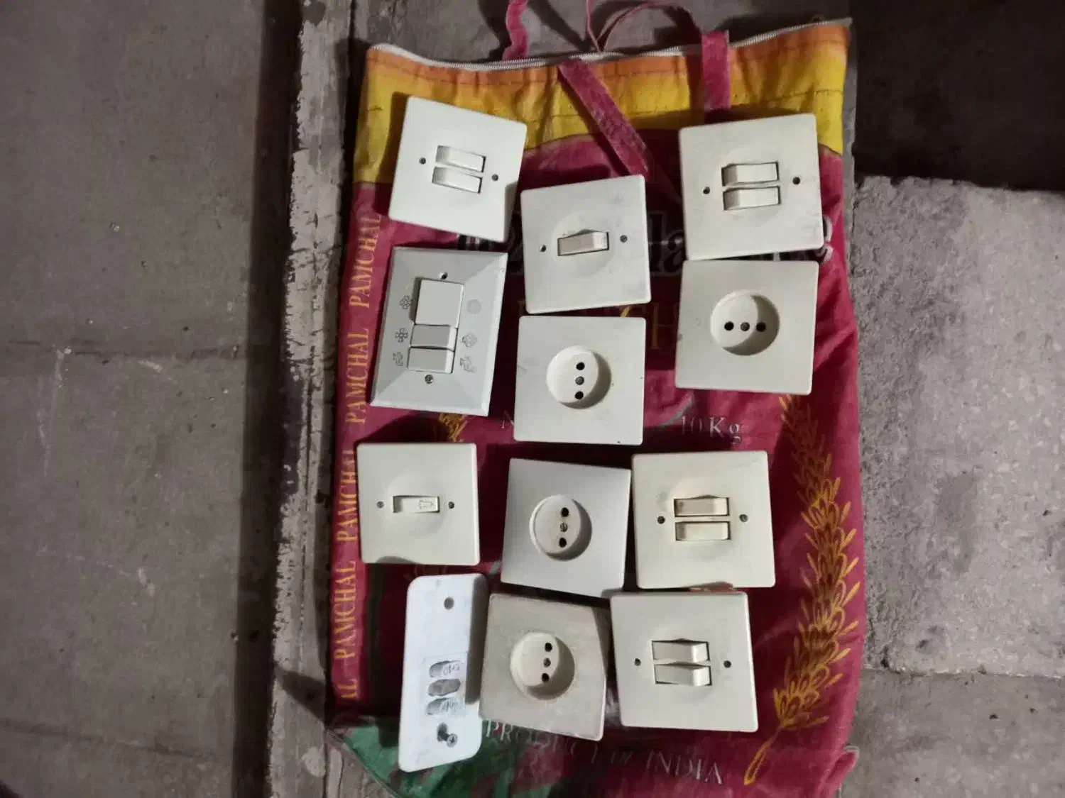 کلید پریز|لامپ و چراغ|یزد, |دیوار