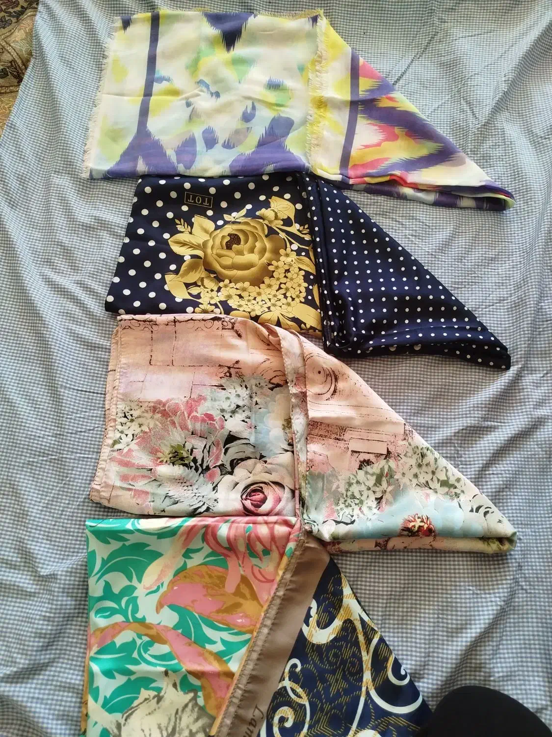 روسری ساتن نو|لباس|بومهن, |دیوار