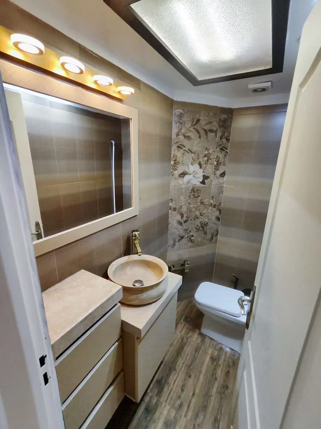 فرشته/420م 4خ+تراس وسیع/بهترین لوکیشن/قیمت اکازیون