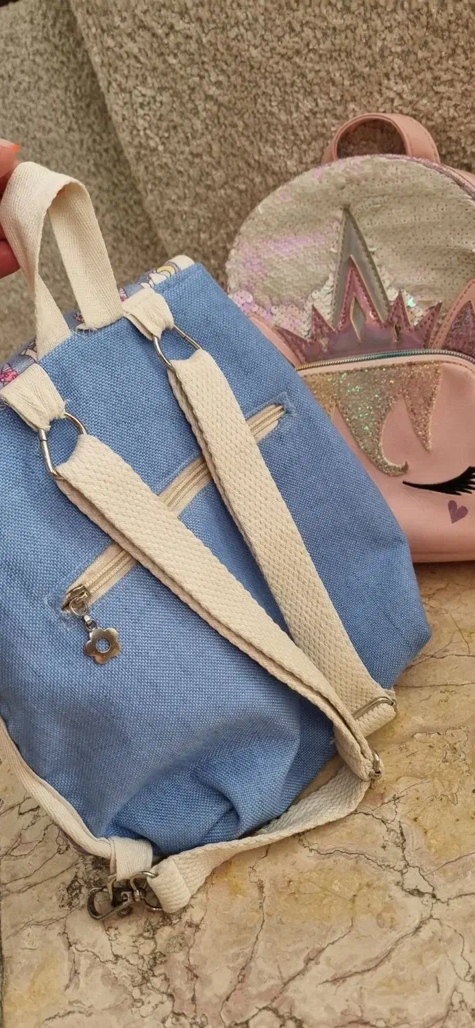 کوله و صندل دخترانه در حد نو|کفش و لباس بچه|پرند, فاز ۱|دیوار