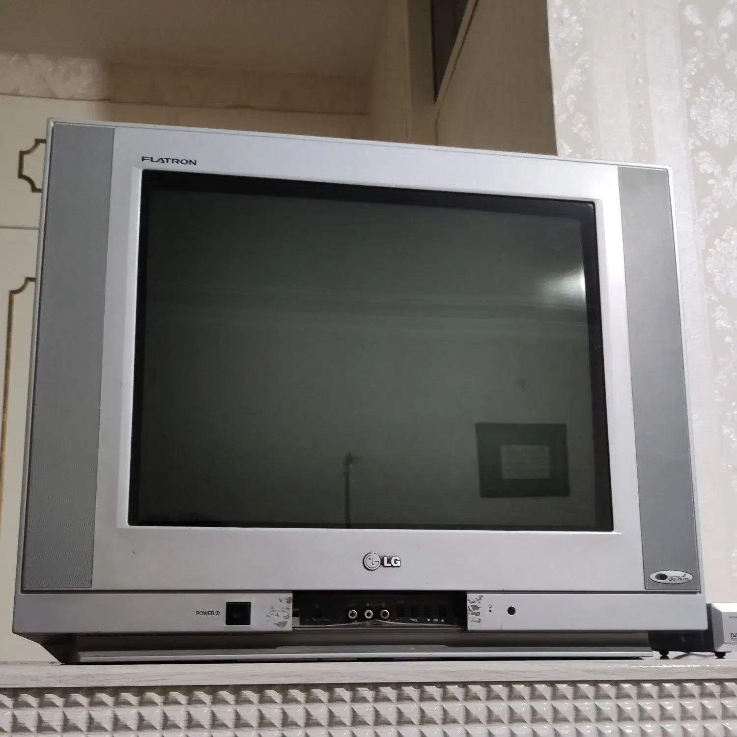 تلویزیون 21 اینچ سالم|تلویزیون و پروژکتور|خوی, |دیوار