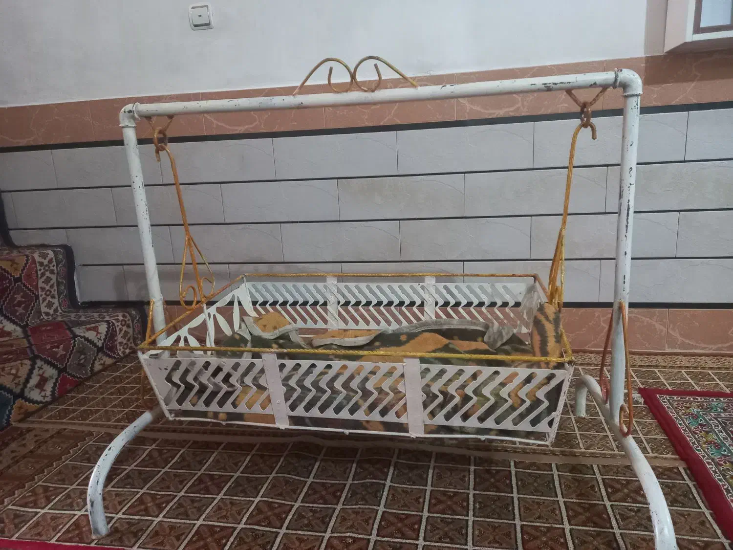 گهواره فلزی در حد نو،کمد فلزی|اسباب و اثاث بچه|دزفول, |دیوار