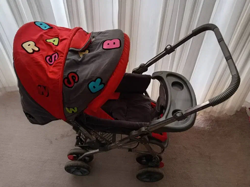 فروش کالسکه تمیز|کالسکه و لوازم جانبی|نجف‌آباد, طالقانی|دیوار