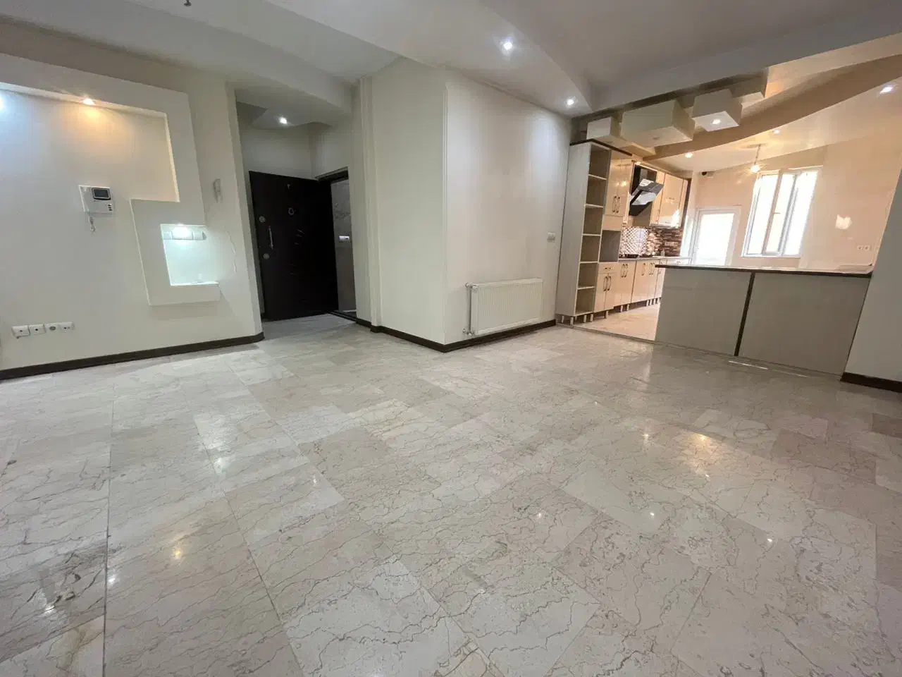 ۸۵ متر ،دو خواب ،نما ترکیبی