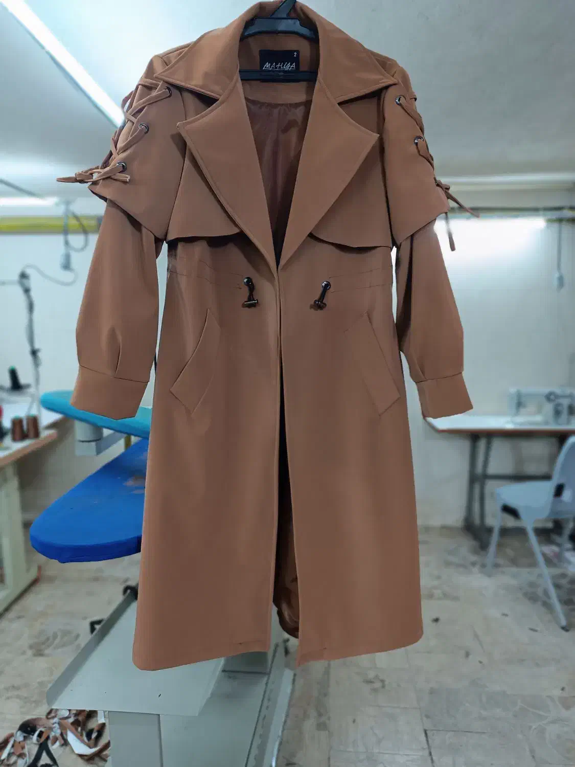 پالتو بارانی|لباس|بهار, |دیوار