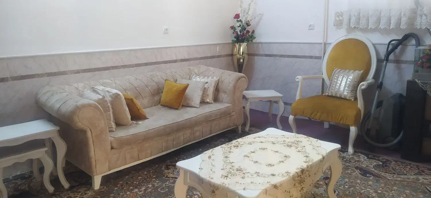 مبل چستر 7 نفره در حد نو با میز و عسلی|مبلمان خانگی و میز عسلی|قم, شهرک امام حسین|دیوار