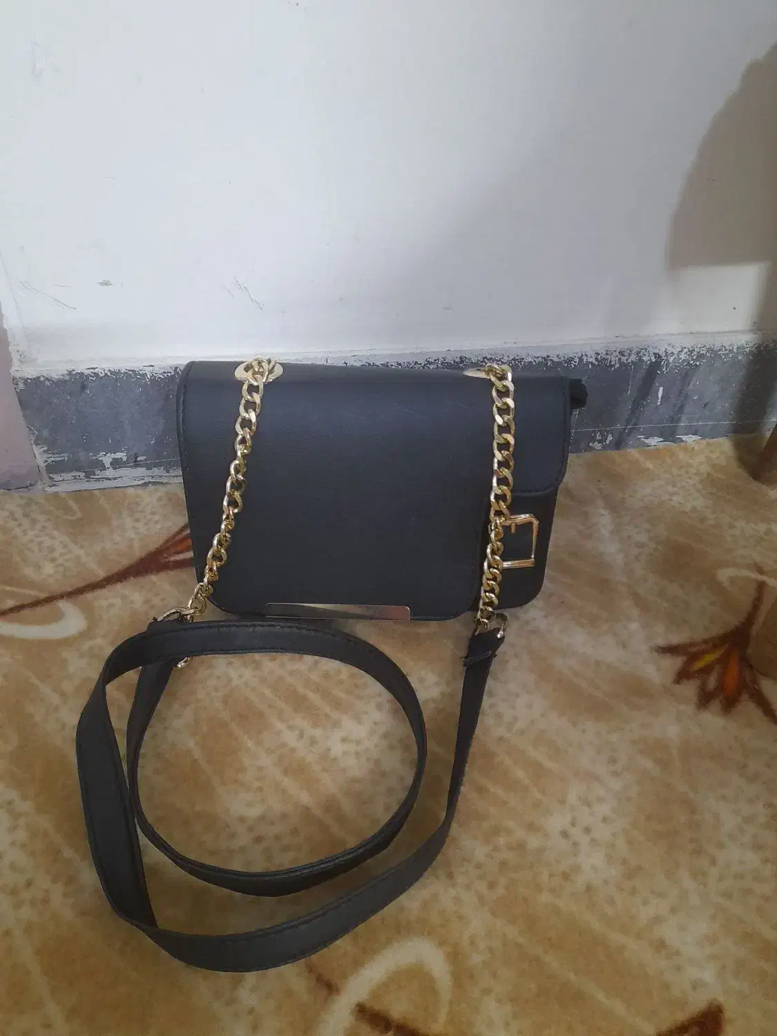 کیف|کیف، کفش، کمربند|نهاوند, |دیوار