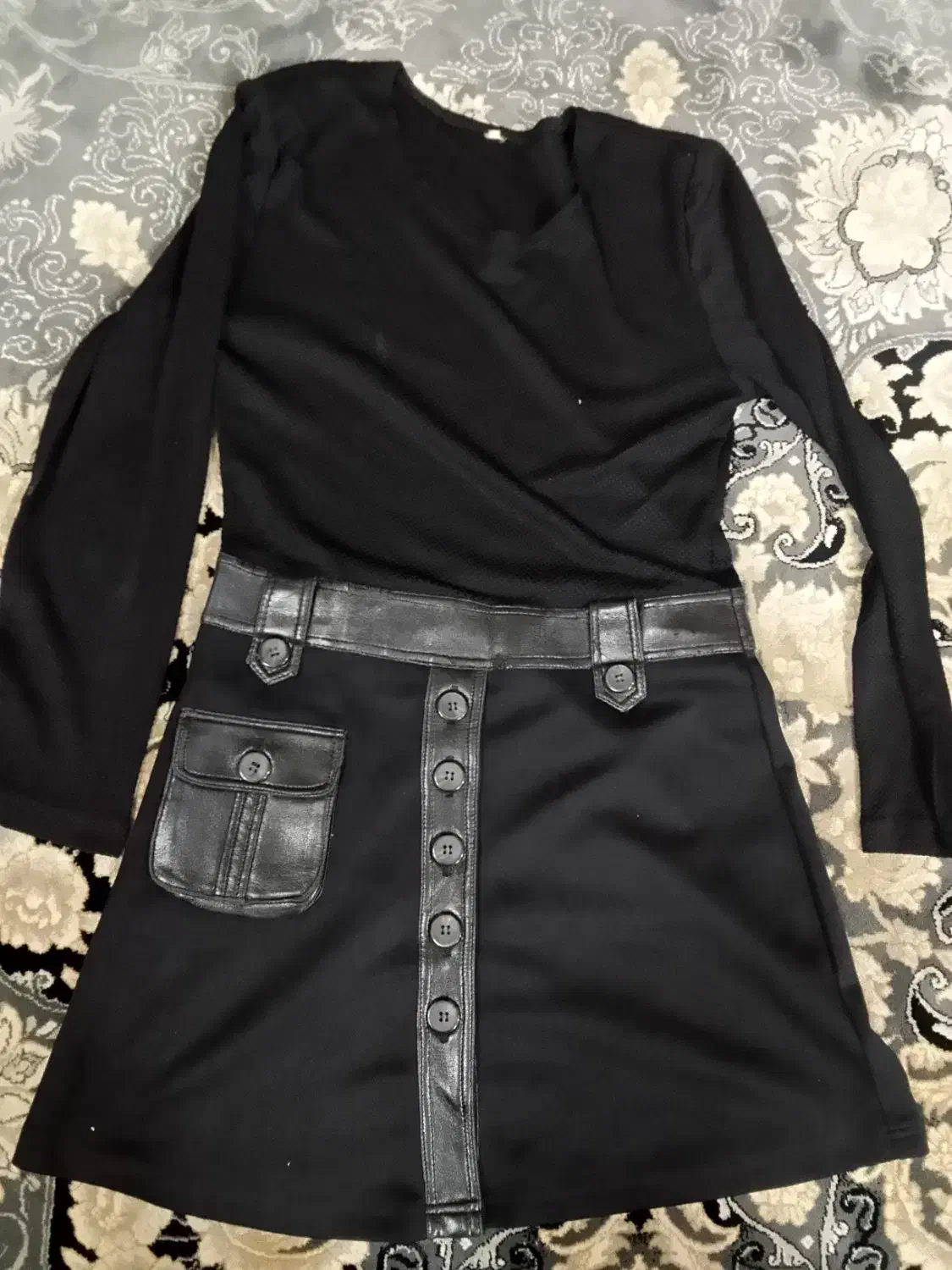 دودست لباس یکی کارکرده یکی نو|لباس|قم, قلعه کامکار|دیوار