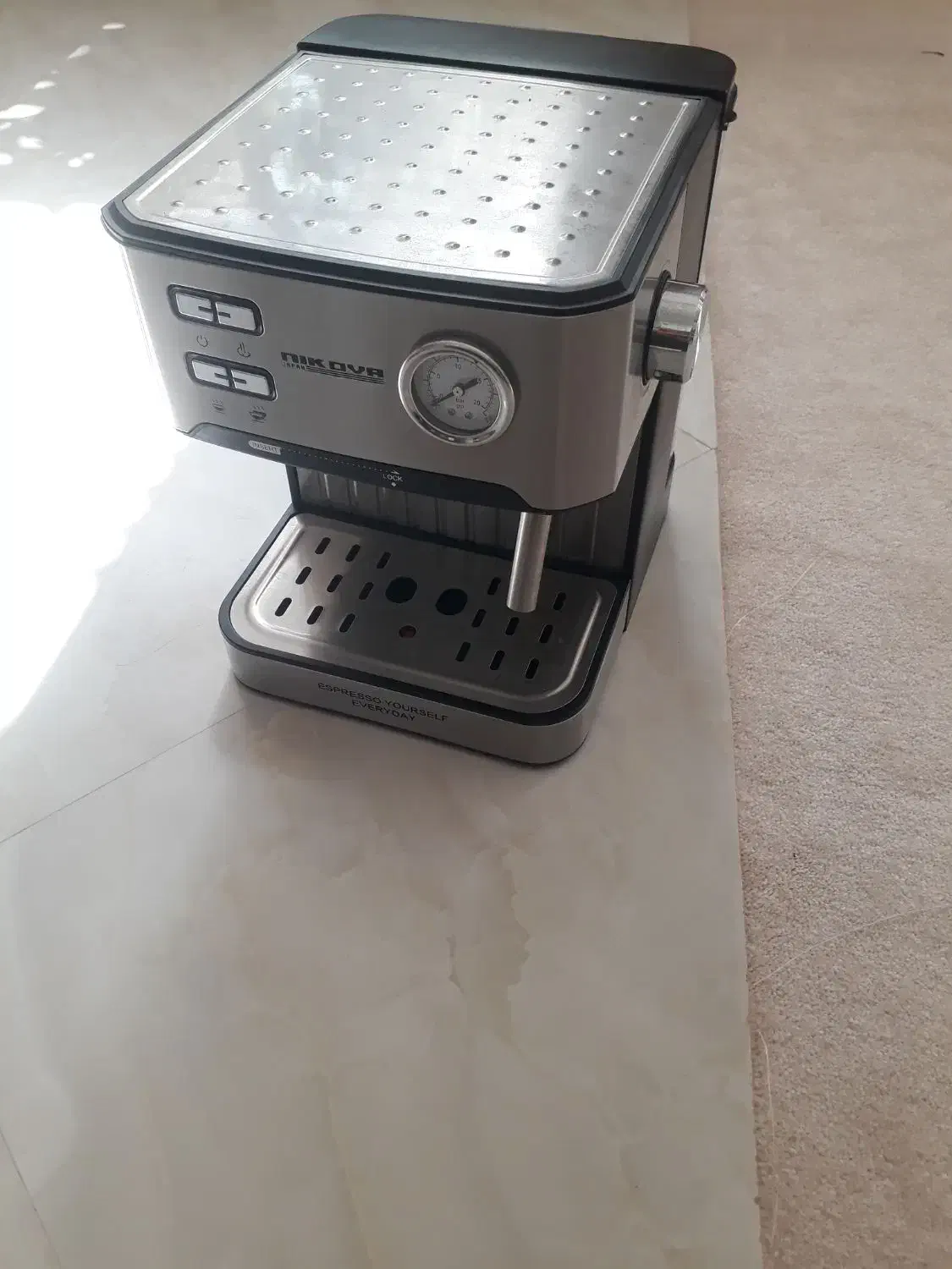 قهوه ساز و گاو صندوق|سماور، چای‌ساز، قهوه‌ساز|داراب, |دیوار