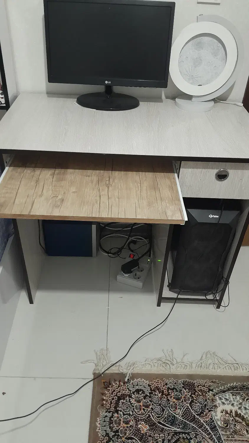فروش میز کامپیوتر دست دوم در حد نو|میز تحریر و کامپیوتر|اصفهان, رحیمآباد|دیوار