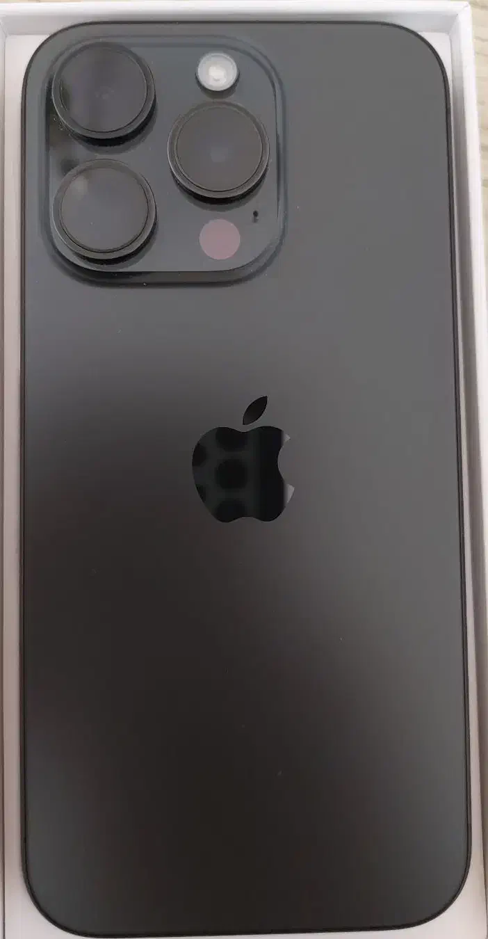 iphone 15 pro|موبایل|شیراز, قدوسی غربی|دیوار