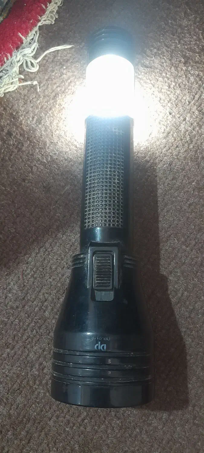 یک عددچراغ قوه سالم شارژی|لامپ و چراغ|سیاهکل, |دیوار