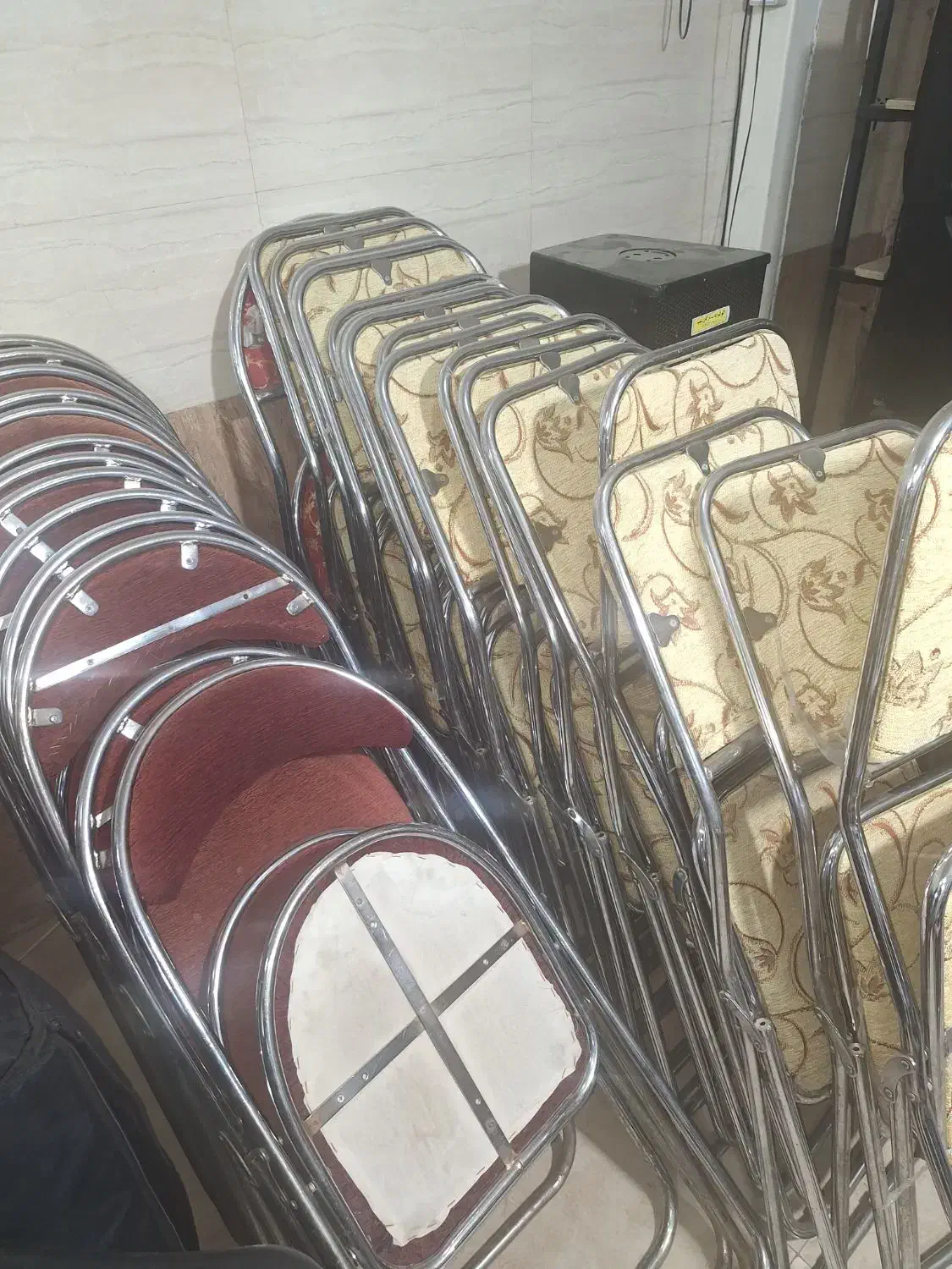 ۶۰عددصندلی و۱۰عددمیز عسلی|میز و صندلی غذاخوری|پرند, فاز ۰|دیوار