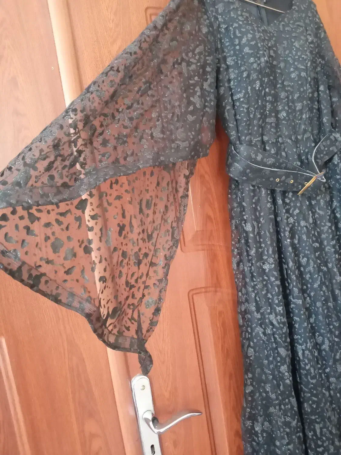 لباس مجلسی|لباس|سرایان, |دیوار