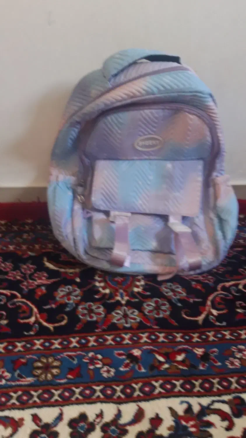 یک عدد کیف مدرسه درحد نو ۳۰۰ هزار تومان|کیف، کفش، کمربند|ایلام, |دیوار