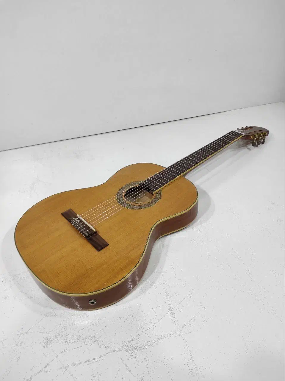 گیتار گیبسون کلاسیک تین بادی پیکاپدار|گیتار، بیس، امپلیفایر|تهران, استقلال|دیوار