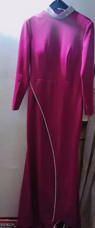 لباس مجلسی|لباس|میانه, |دیوار