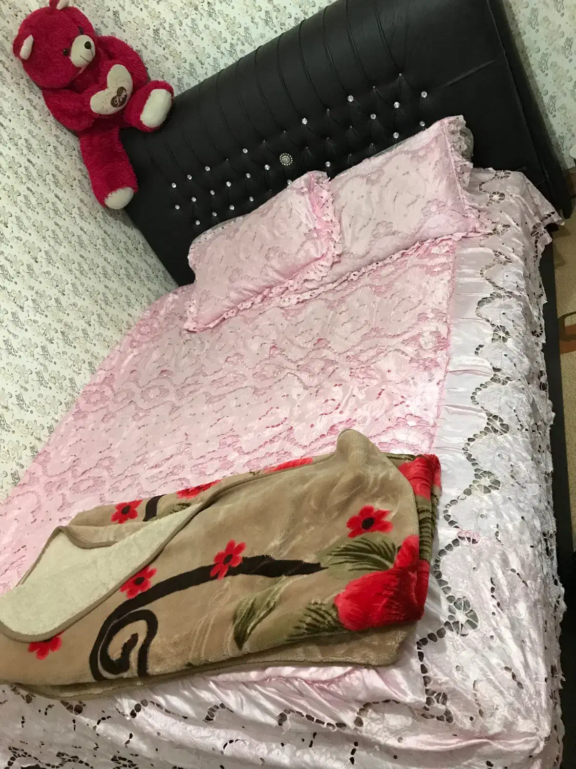 تخت دونفره و کمد به همراه بوفه|تخت و سرویس خواب|کرمان, |دیوار