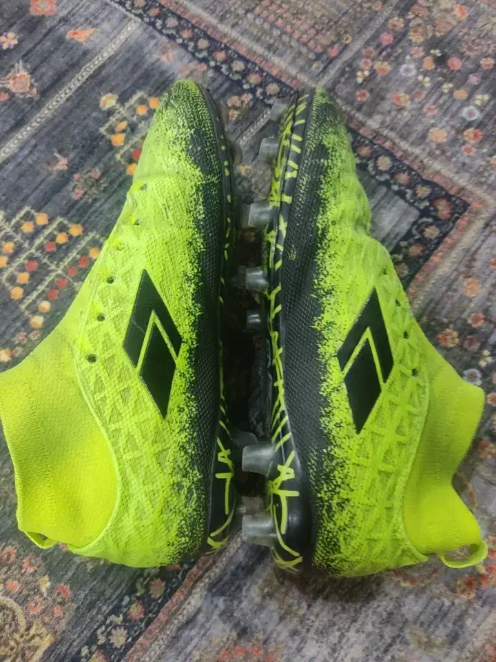 کفش فوتبال سایز ۳۸ تخفیف|تجهیزات ورزشی|تهران, تهرانسر شمالی|دیوار