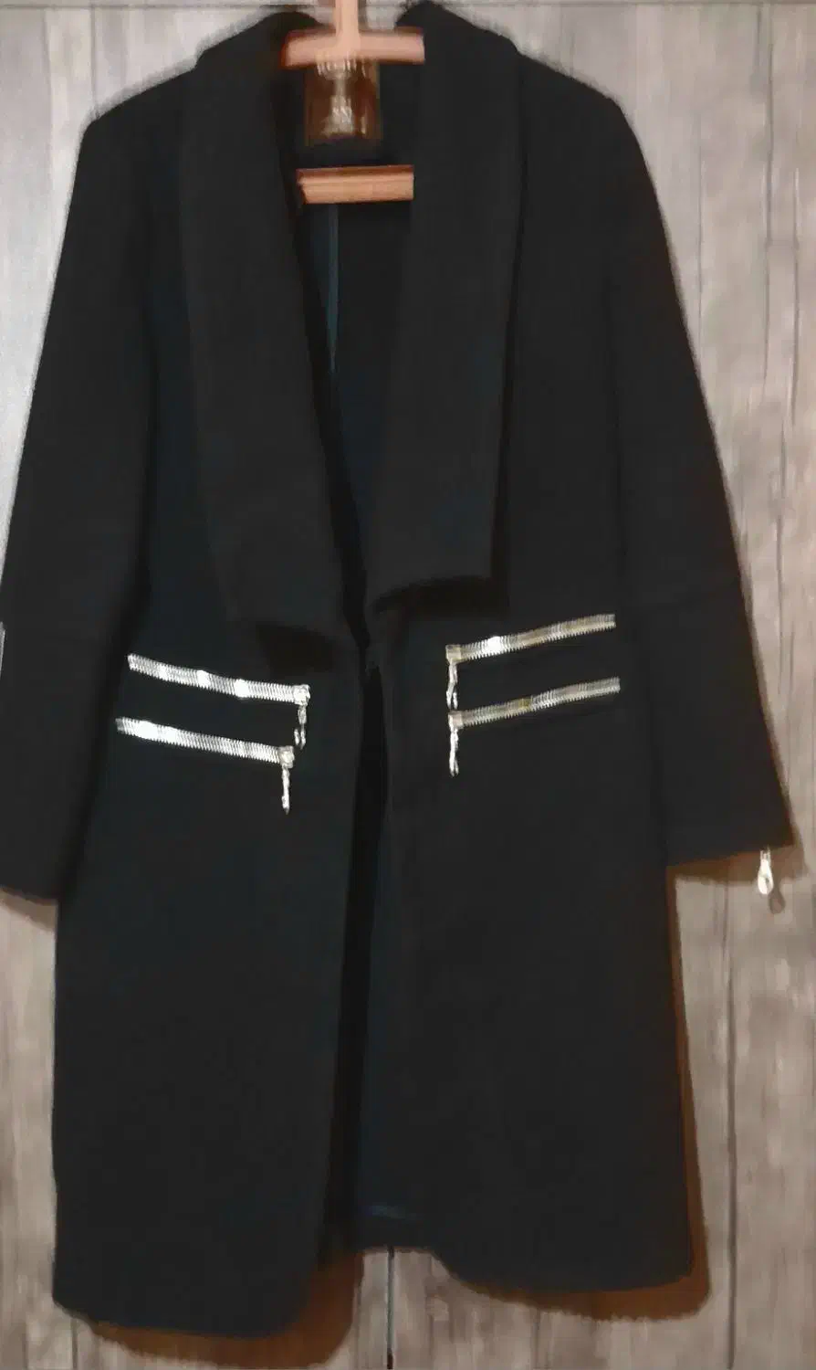 پالتو ولباس گرم|لباس|شیراز, بعثت|دیوار