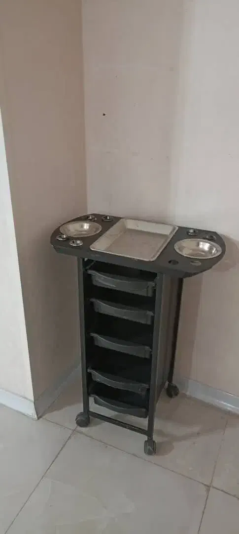 وسایل سالن زیبایی در حد نو|آرایشگاه و سالنهای زیبایی|ایلام, |دیوار