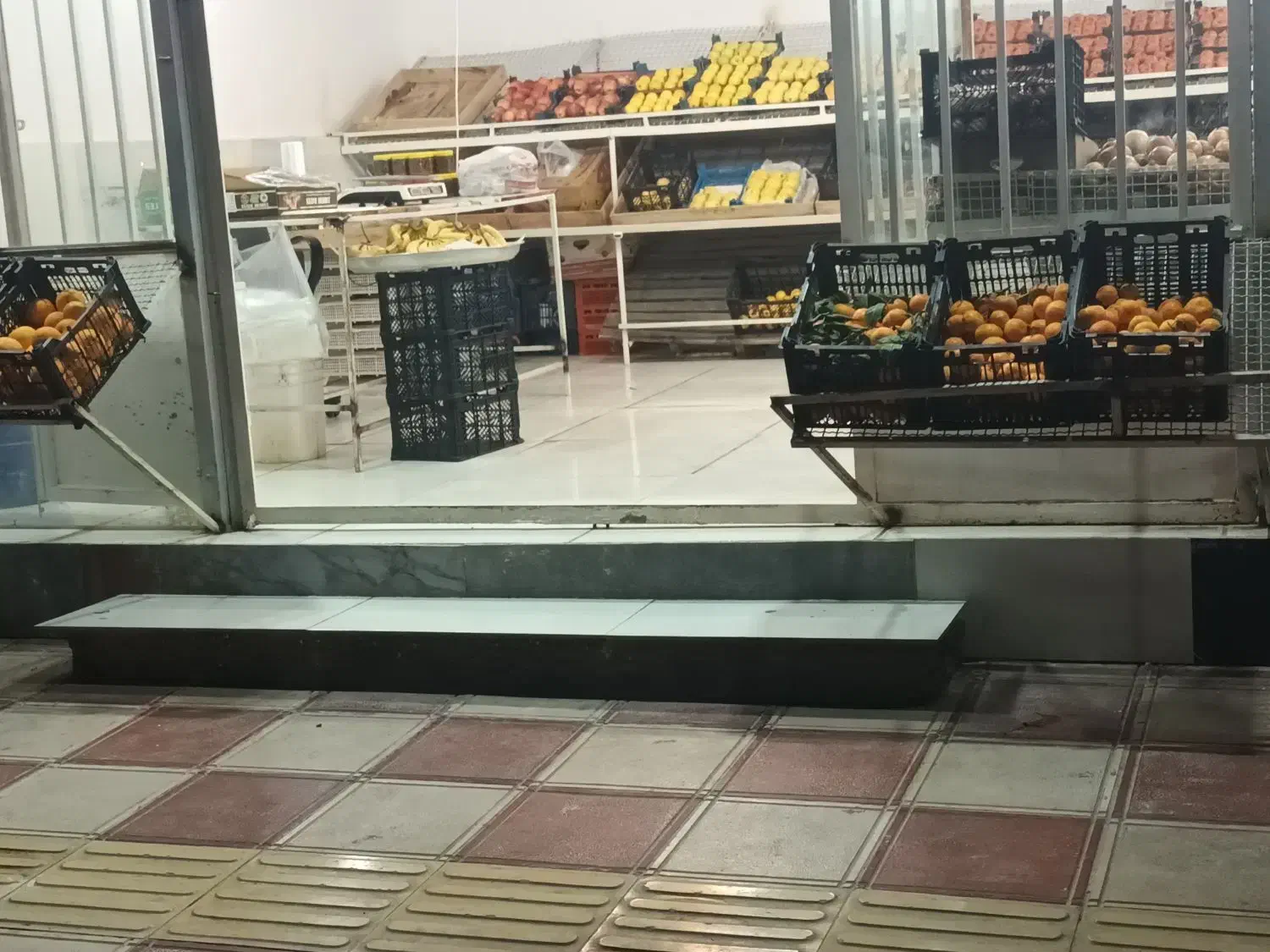 واگذاری مغازه میوه‌فروشی|اجارهٔ مغازه و غرفه|گنبد کاووس, |دیوار