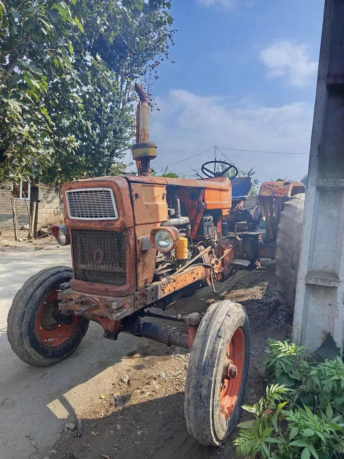 فروشی|خودرو سنگین|چوبر, |دیوار