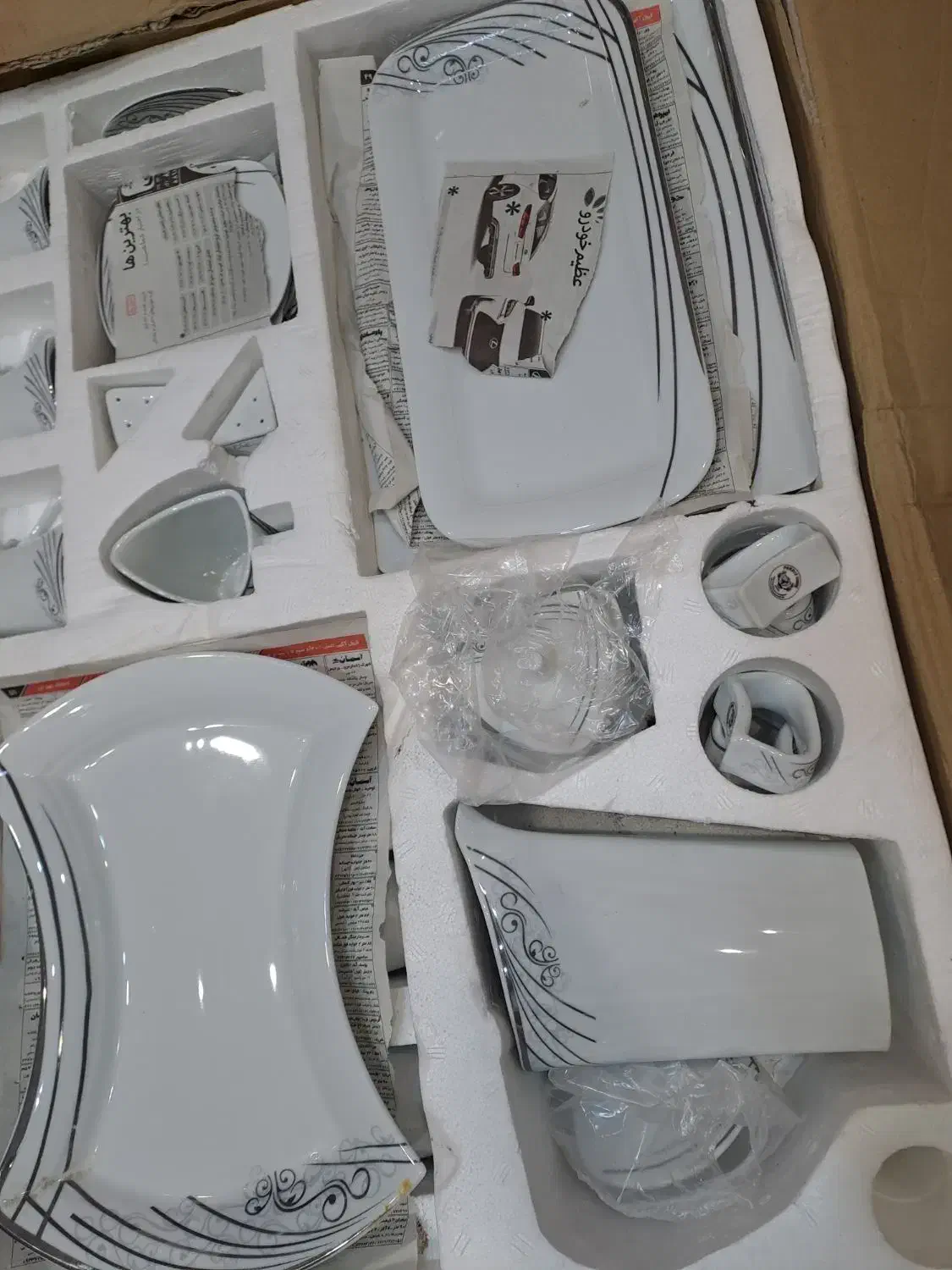 چینی پردیس ۱۲نفره نو|ظروف سرو و پذیرایی|رودهن, |دیوار