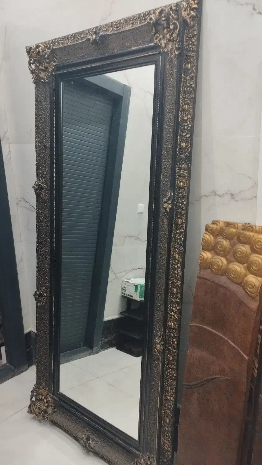 اینه سلطنتی|آینه|قم, پردیسان|دیوار
