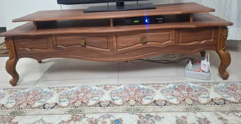 میز تلویزیون|میز تلویزیون|پرند, فاز ۵|دیوار