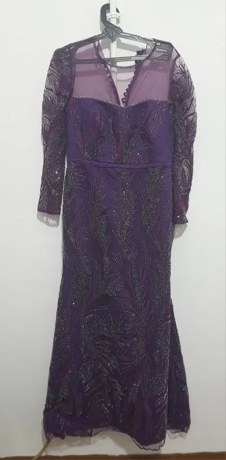 لباس مجلسی|لباس|صحنه, |دیوار