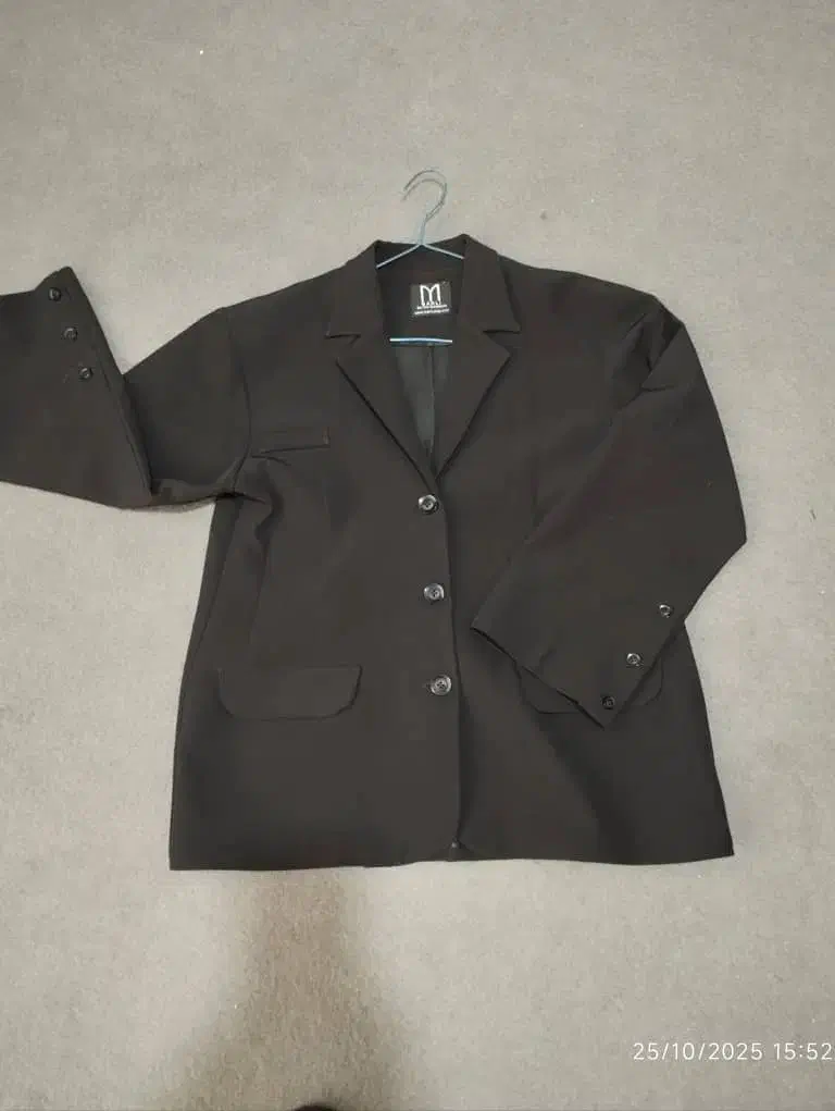 کت ودامن|لباس|خوی, |دیوار