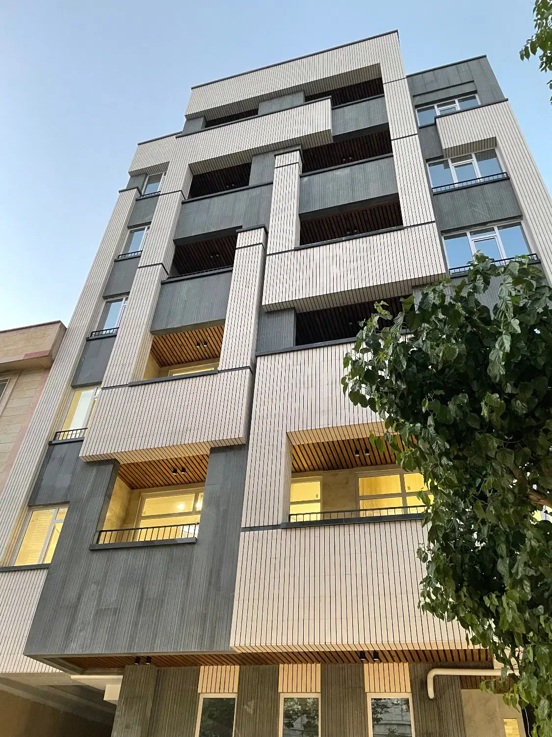 ۱۴۰ متر / روبه نما / افتابگیر / مجلل و خوشنقشه|فروش آپارتمان|کرج, گلشهر|دیوار