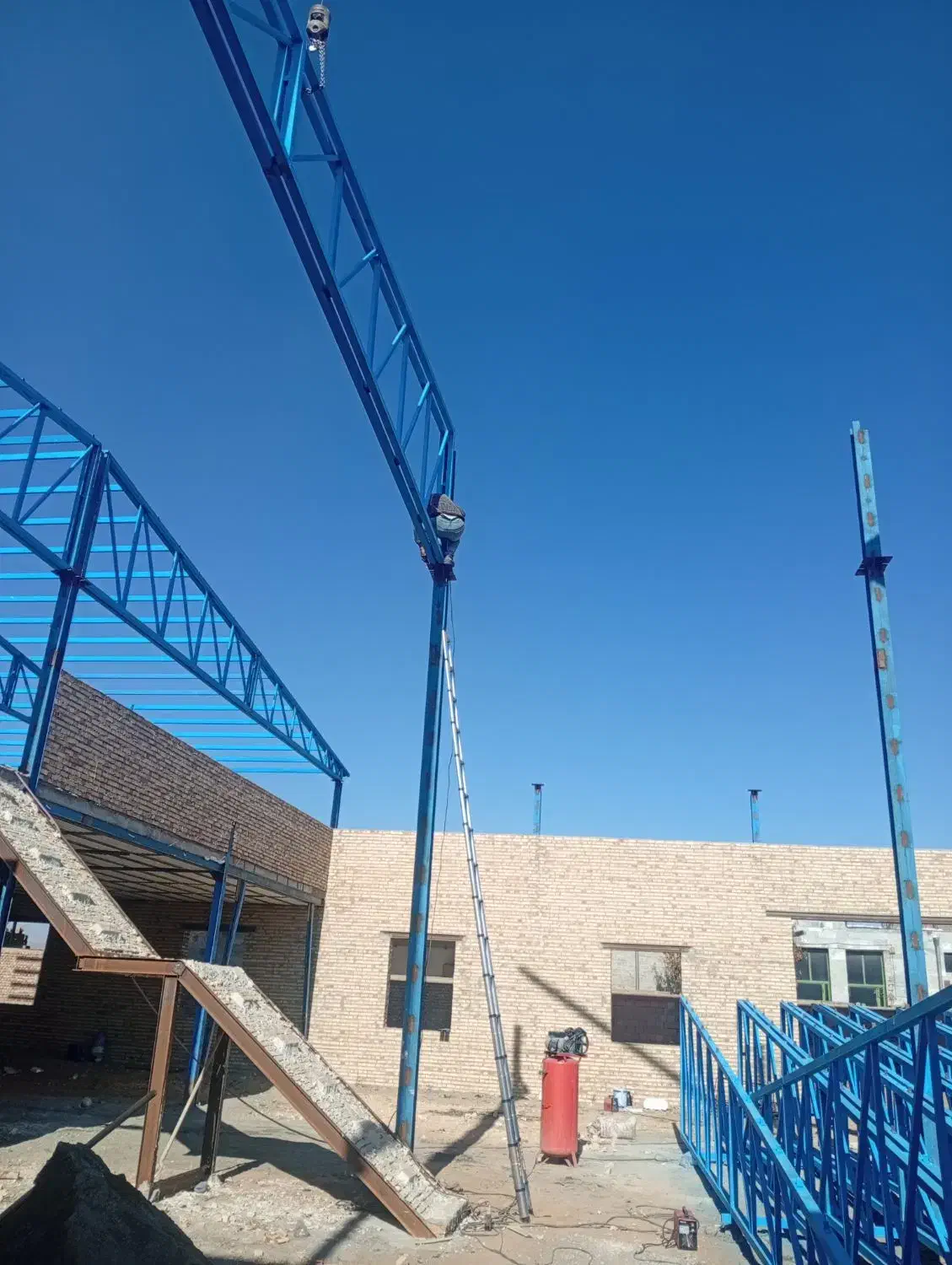 اجرای جوشکاری سوله سایبان نرده پله|خدمات پیشه و مهارت|سلماس, |دیوار