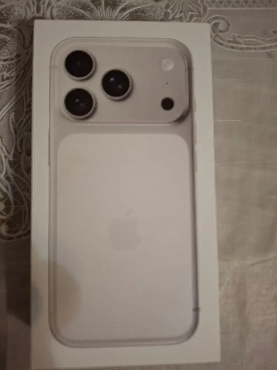 گوشی ایفون اپل ۱۷رنگ سیلور|موبایل|تهران, سید خندان (جلفا)|دیوار