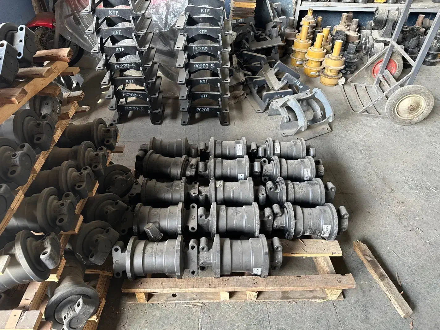 بلدوزر رولیک زنجیر بیل مکانیکی کفشک شنگیر ناخن|ماشین‌آلات صنعتی|تهران, آذری|دیوار