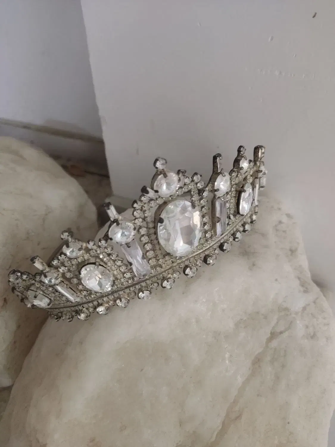 لباس عروس همراه با تاج|لباس|آران و بیدگل, |دیوار