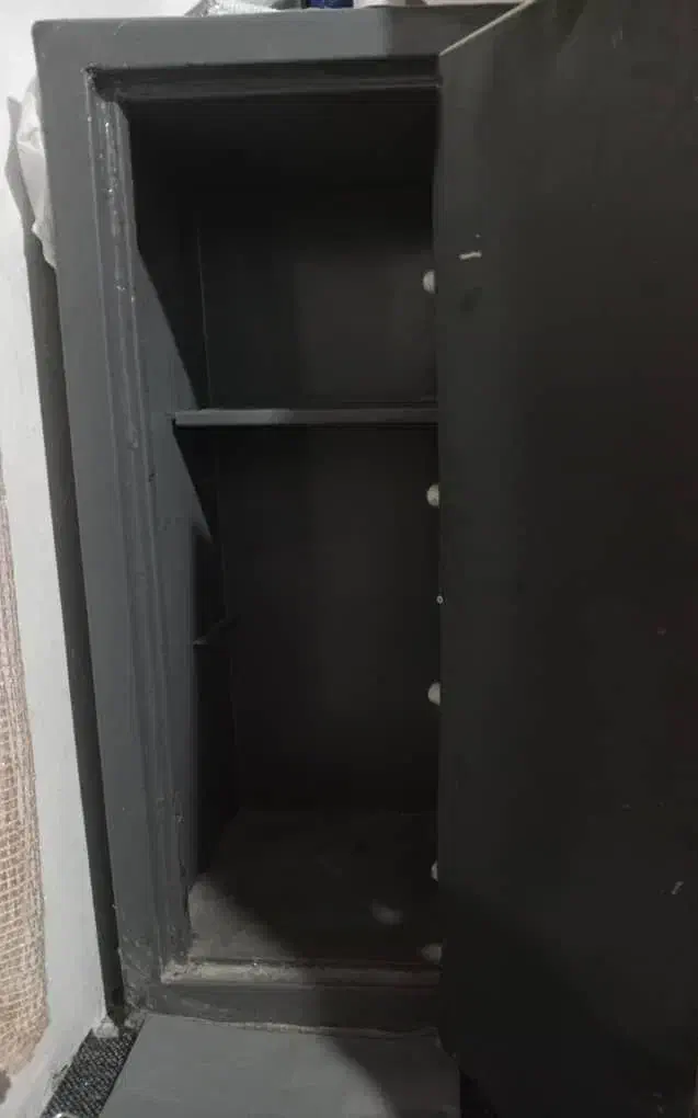 فروش فوری گاوصندوق ایران کاوه نسوز و رمزصنعتی.درحد|ابزارآلات|تالش, هشتپر|دیوار