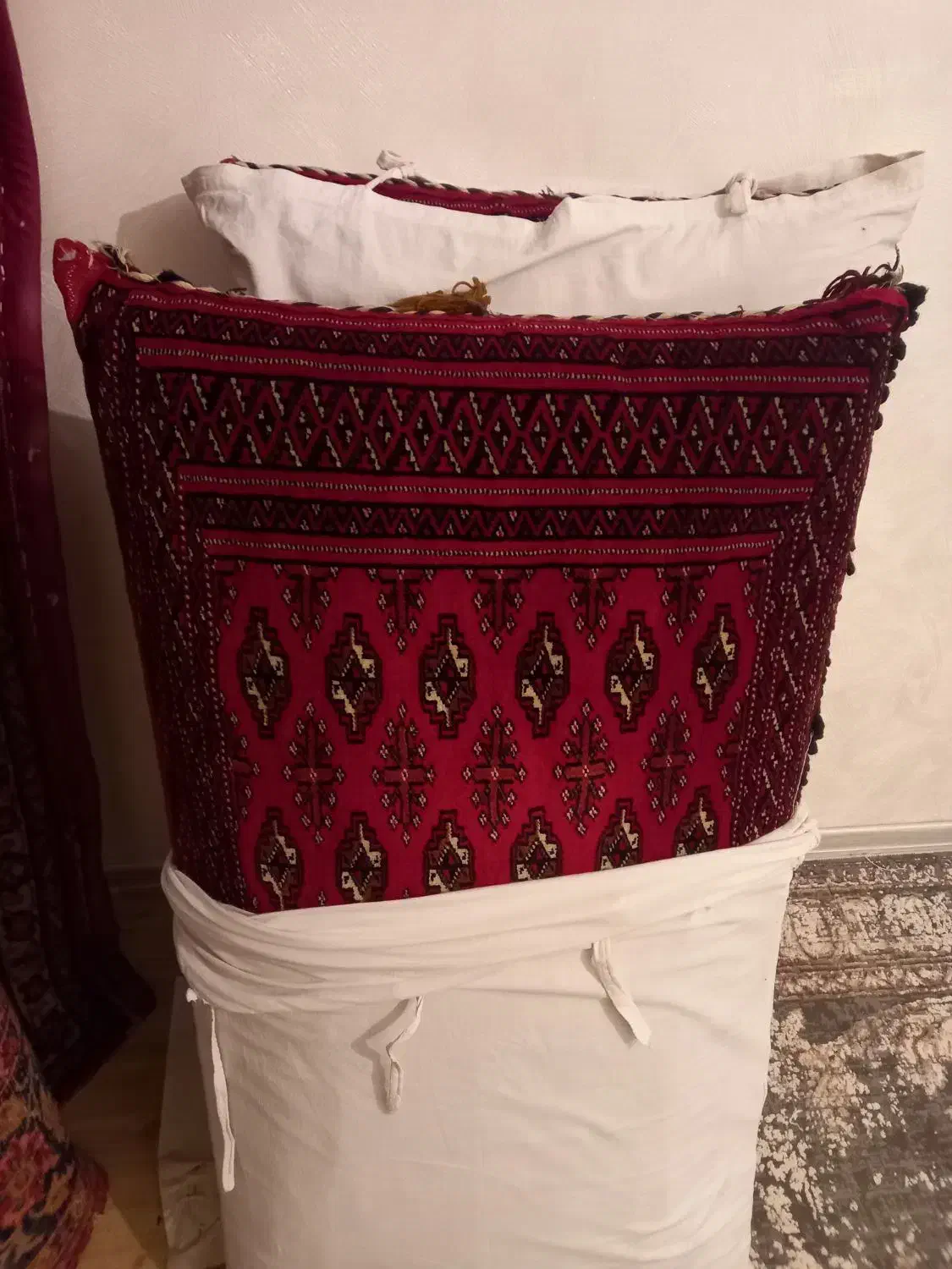 پشتی و فرش دستبافت|پشتی|کرج, گلشهر|دیوار