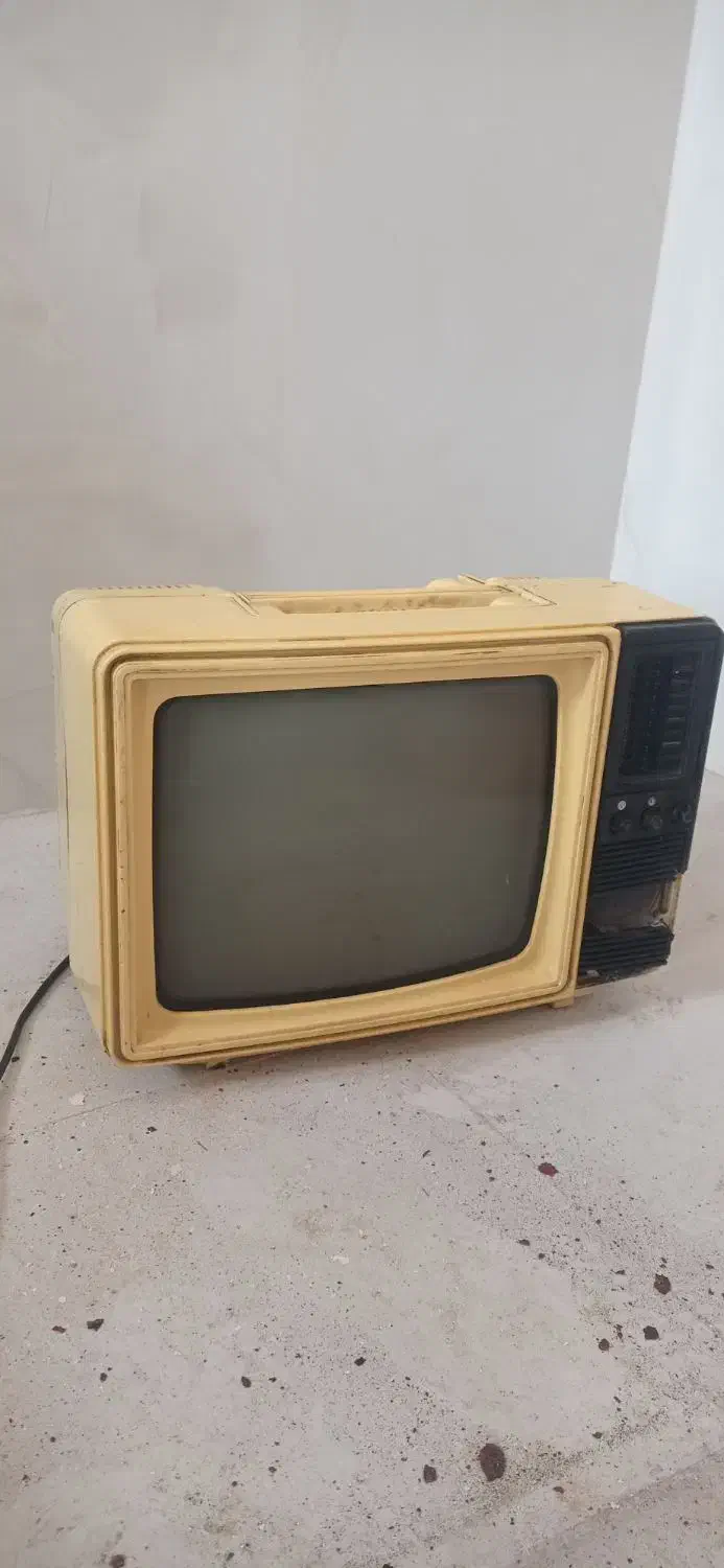 تلویزیون قدیم|تلویزیون و پروژکتور|قیدار, |دیوار